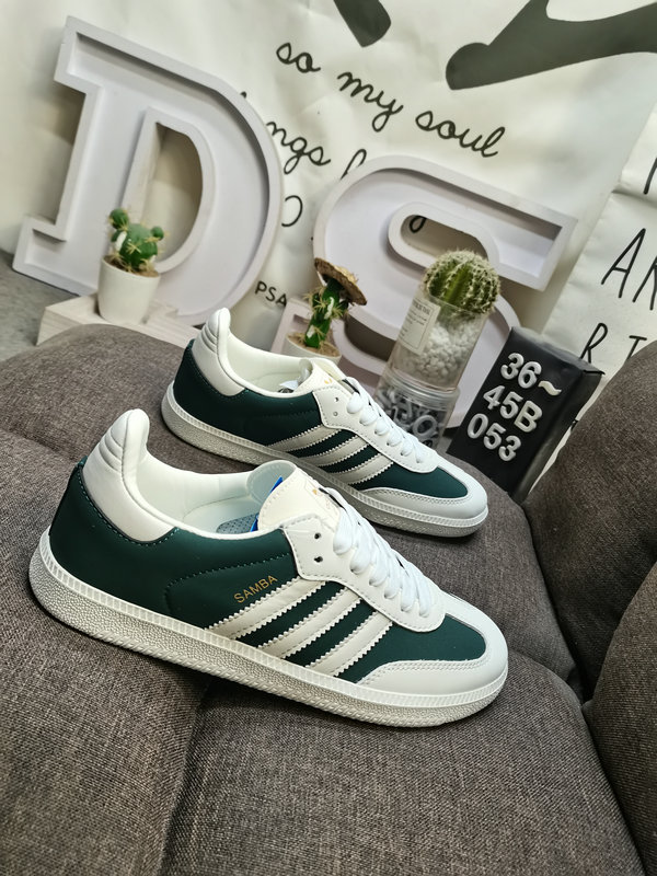 Shoes Adidas 053DAdidas SAMBA OG JI3205 Nearly 70 years of classic Originals made of original suede leather, slender shoe last, slightly pointed toe, suede toe stitching, these elements we can all see are the original Origi10