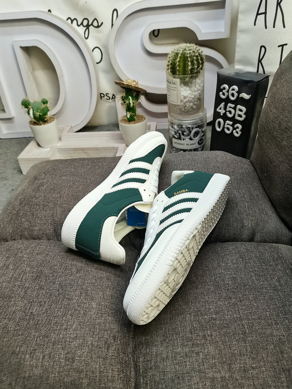 Shoes Adidas 053DAdidas SAMBA OG JI3205 Nearly 70 years of classic Originals made of original suede leather, slender shoe last, slightly pointed toe, suede toe stitching, these elements we can all see are the original Origi10