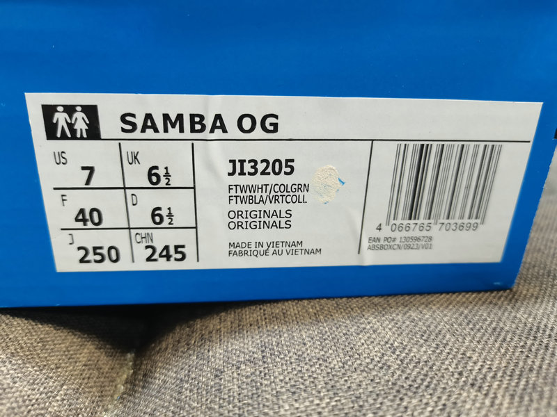 Shoes Adidas 053DAdidas SAMBA OG JI3205 Nearly 70 years of classic Originals made of original suede leather, slender shoe last, slightly pointed toe, suede toe stitching, these elements we can all see are the original Origi10