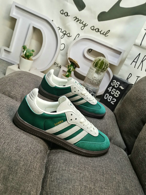 Shoes Adidas 062DAdidas WB PONY TONAL SAMBA Nearly 70 years of classic Originals made of original suede leather, slender shoe last, slightly pointed toe, suede toe stitching, these elements we can all see are 40