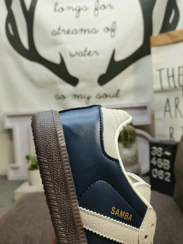 Shoes Adidas 062DAdidas WB PONY TONAL SAMBA Nearly 70 years of classic Originals made of original suede leather, slender shoe last, slightly pointed toe, suede toe stitching, these elements we can all see are 40