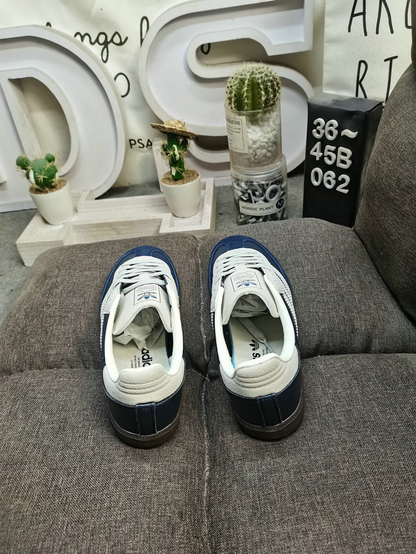 Shoes Adidas 062DAdidas WB PONY TONAL SAMBA Nearly 70 years of classic Originals made of original suede leather, slender shoe last, slightly pointed toe, suede toe stitching, these elements we can all see are 40