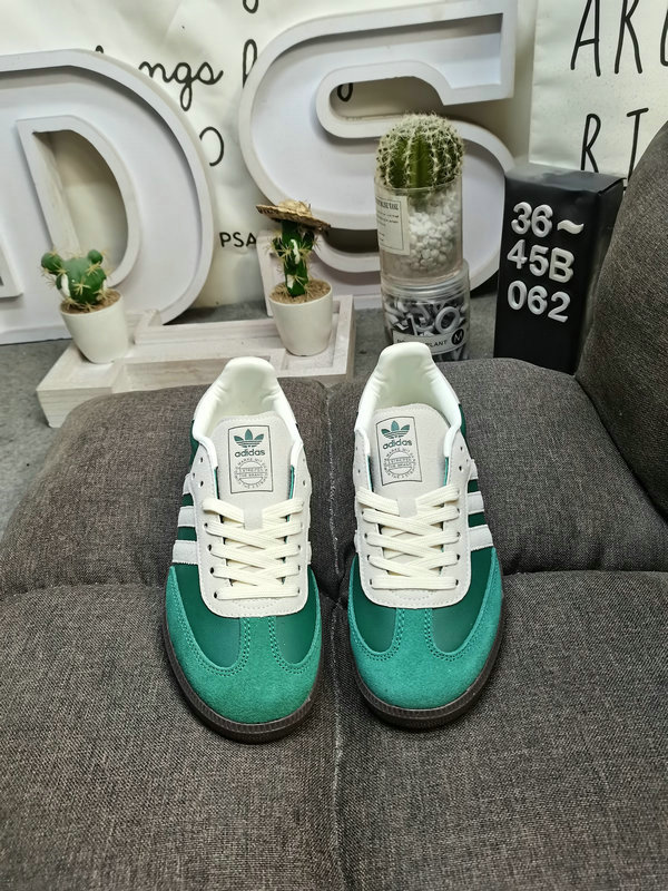 Shoes Adidas 062DAdidas WB PONY TONAL SAMBA Nearly 70 years of classic Originals made of original suede leather, slender shoe last, slightly pointed toe, suede toe stitching, these elements we can all see are 40