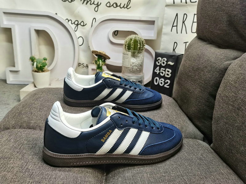 Shoes Adidas 062DAdidas WB PONY TONAL SAMBA Nearly 70 years of classic Originals made of original suede leather, slender shoe last, slightly pointed toe, suede toe stitching, these elements we can all see are 40