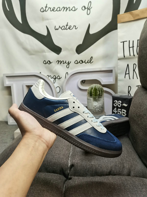 Shoes Adidas 062DAdidas WB PONY TONAL SAMBA Nearly 70 years of classic Originals made of original suede leather, slender shoe last, slightly pointed toe, suede toe stitching, these elements we can all see are 40