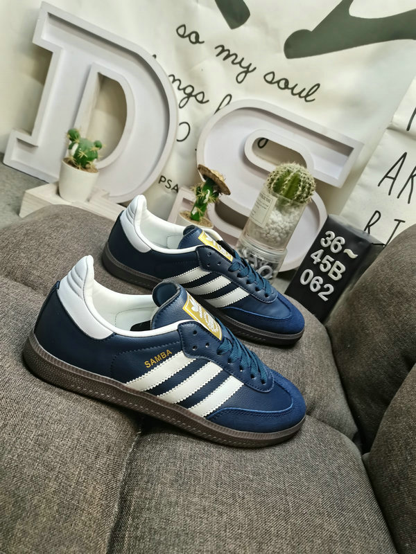 Shoes Adidas 062DAdidas WB PONY TONAL SAMBA Nearly 70 years of classic Originals made of original suede leather, slender shoe last, slightly pointed toe, suede toe stitching, these elements we can all see are 40