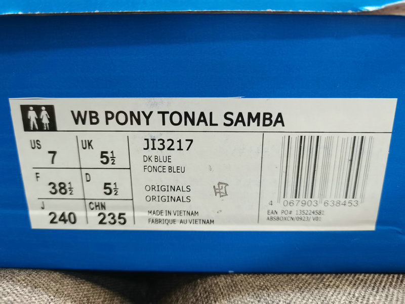 Shoes Adidas 062DAdidas WB PONY TONAL SAMBA Nearly 70 years of classic Originals made of original suede leather, slender shoe last, slightly pointed toe, suede toe stitching, these elements we can all see are 40