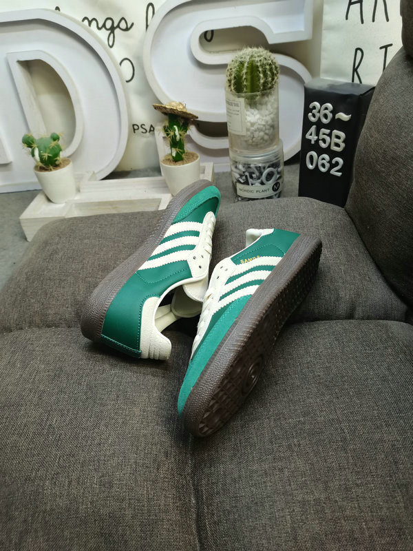 Shoes Adidas 062DAdidas WB PONY TONAL SAMBA Nearly 70 years of classic Originals made of original suede leather, slender shoe last, slightly pointed toe, suede toe stitching, these elements we can all see are 40