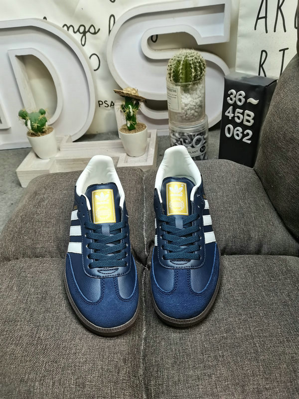 Shoes Adidas 062DAdidas WB PONY TONAL SAMBA Nearly 70 years of classic Originals made of original suede leather, slender shoe last, slightly pointed toe, suede toe stitching, these elements we can all see are 40