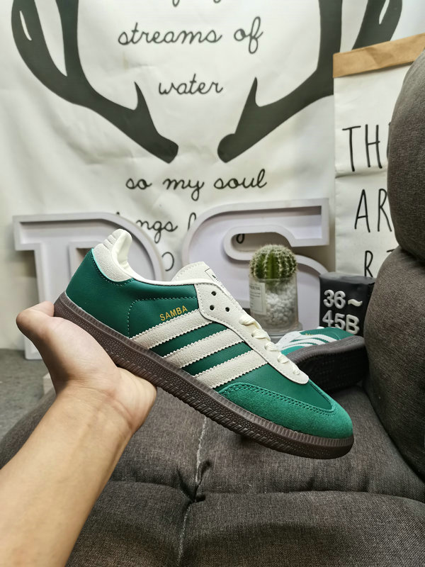 Shoes Adidas 062DAdidas WB PONY TONAL SAMBA Nearly 70 years of classic Originals made of original suede leather, slender shoe last, slightly pointed toe, suede toe stitching, these elements we can all see are 40