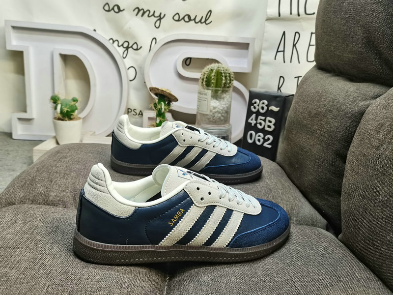 Shoes Adidas 062DAdidas WB PONY TONAL SAMBA Nearly 70 years of classic Originals made of original suede leather, slender shoe last, slightly pointed toe, suede toe stitching, these elements we can all see are 40