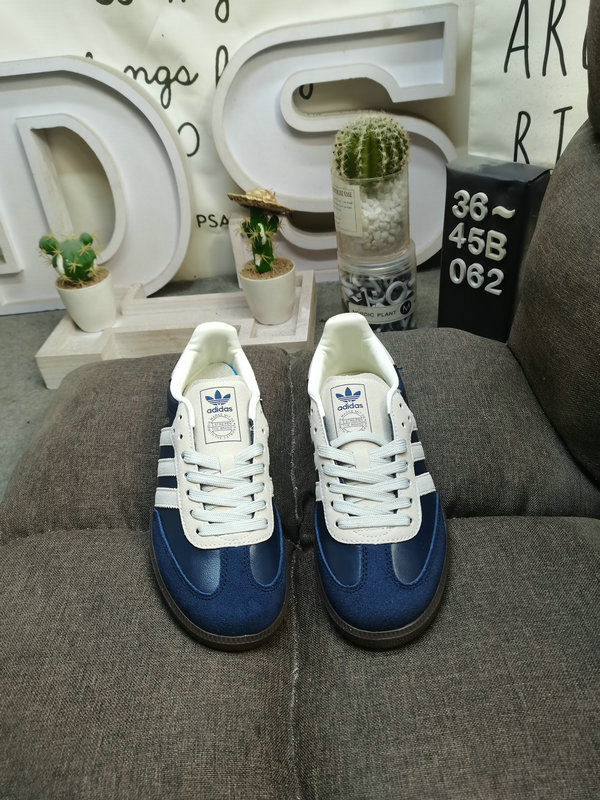 Shoes Adidas 062DAdidas WB PONY TONAL SAMBA Nearly 70 years of classic Originals made of original suede leather, slender shoe last, slightly pointed toe, suede toe stitching, these elements we can all see are 40