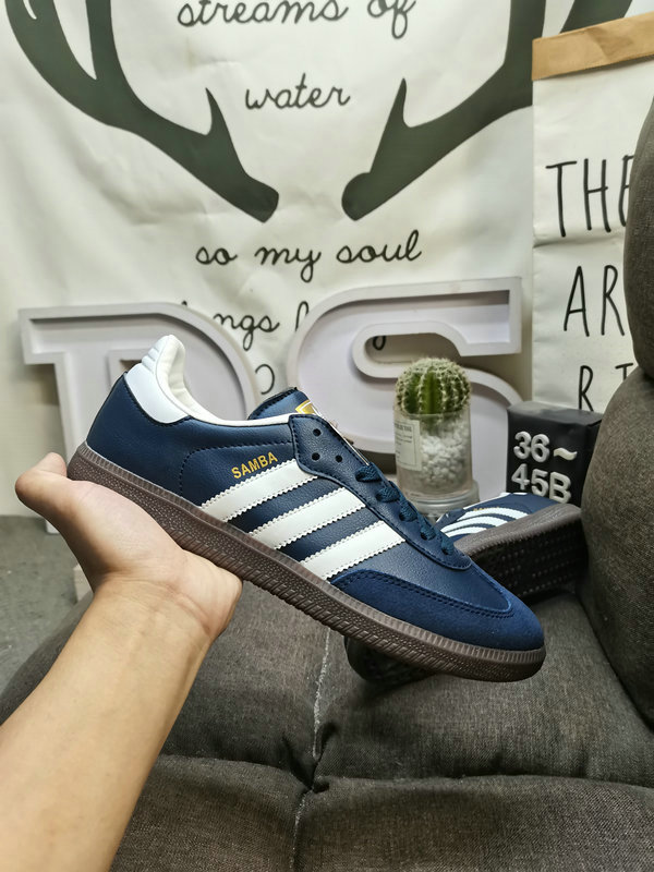 Shoes Adidas 062DAdidas WB PONY TONAL SAMBA Nearly 70 years of classic Originals made of original suede leather, slender shoe last, slightly pointed toe, suede toe stitching, these elements we can all see are 40