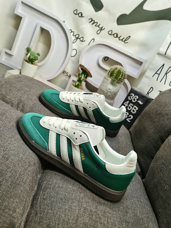 Shoes Adidas 062DAdidas WB PONY TONAL SAMBA Nearly 70 years of classic Originals made of original suede leather, slender shoe last, slightly pointed toe, suede toe stitching, these elements we can all see are 40