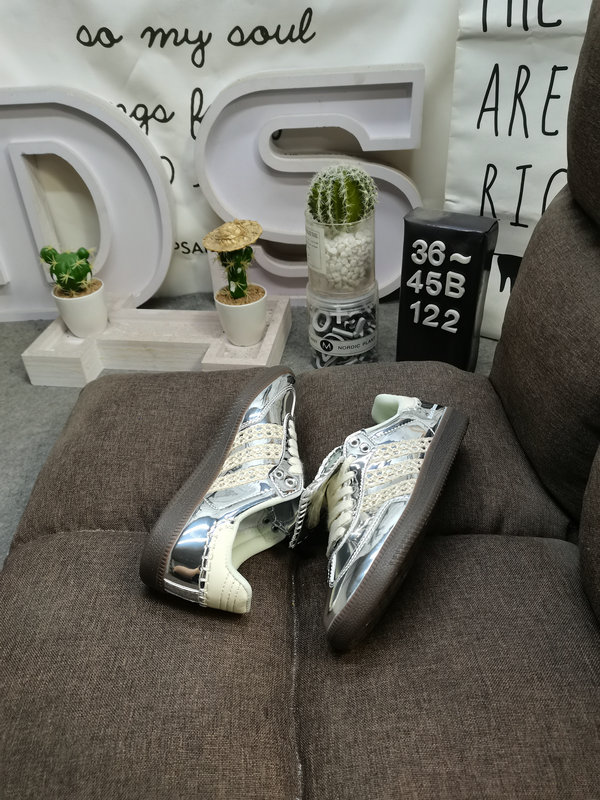 Shoes Adidas 122DWales Bonner x Adidas Samba co-branded retro sports sneakers. Simple color matching this year’s popular liquid gold is full of unknown feeling. Three stripes lace makeup ribbon on the side! 10