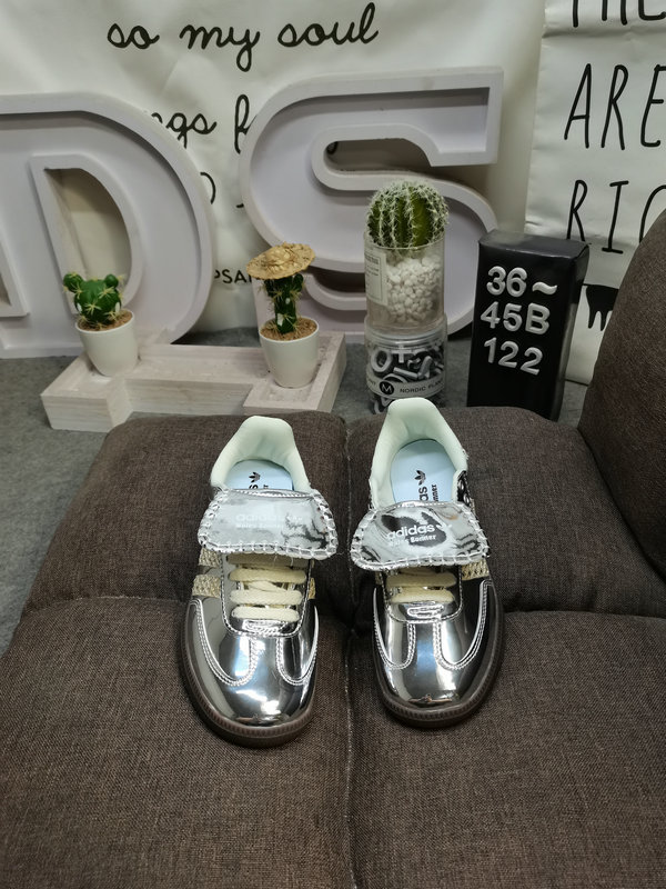 Shoes Adidas 122DWales Bonner x Adidas Samba co-branded retro sports sneakers. Simple color matching this year’s popular liquid gold is full of unknown feeling. Three stripes lace makeup ribbon on the side! 10