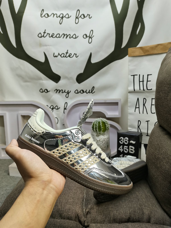 Shoes Adidas 122DWales Bonner x Adidas Samba co-branded retro sports sneakers. Simple color matching this year’s popular liquid gold is full of unknown feeling. Three stripes lace makeup ribbon on the side! 10