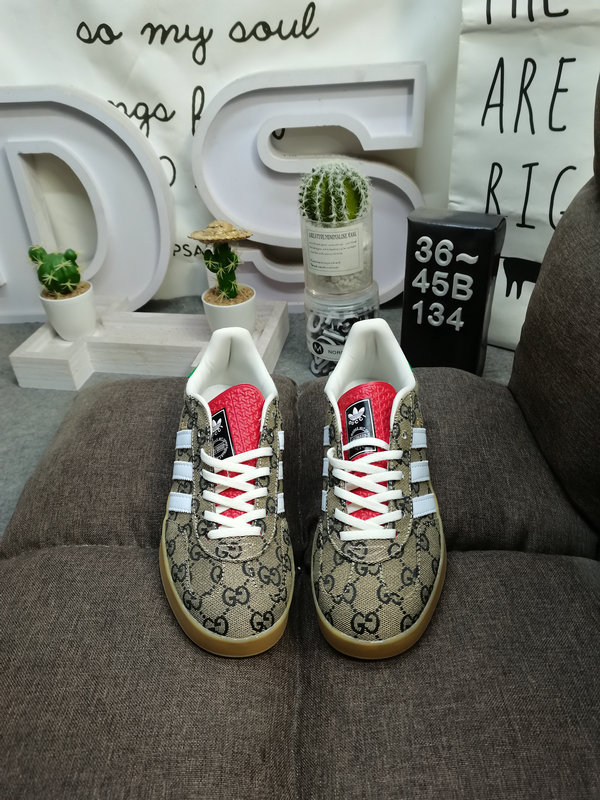 Shoes Adidas 134D uses soft fiber cow split leather combined with imported mercerized pig leather upper material #Leather lining with shock-absorbing PU latex foot pad #External wear-resistant outsole “Retro Sports” latest cross-border collaboration, Italian luxury brand-Gucci Gucci x German sports brand Adidas Adi28