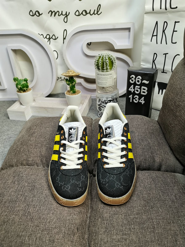 Shoes Adidas 134D uses soft fiber cow split leather combined with imported mercerized pig leather upper material #Leather lining with shock-absorbing PU latex foot pad #External wear-resistant outsole “Retro Sports” latest cross-border collaboration, Italian luxury brand-Gucci Gucci x German sports brand Adidas Adi28