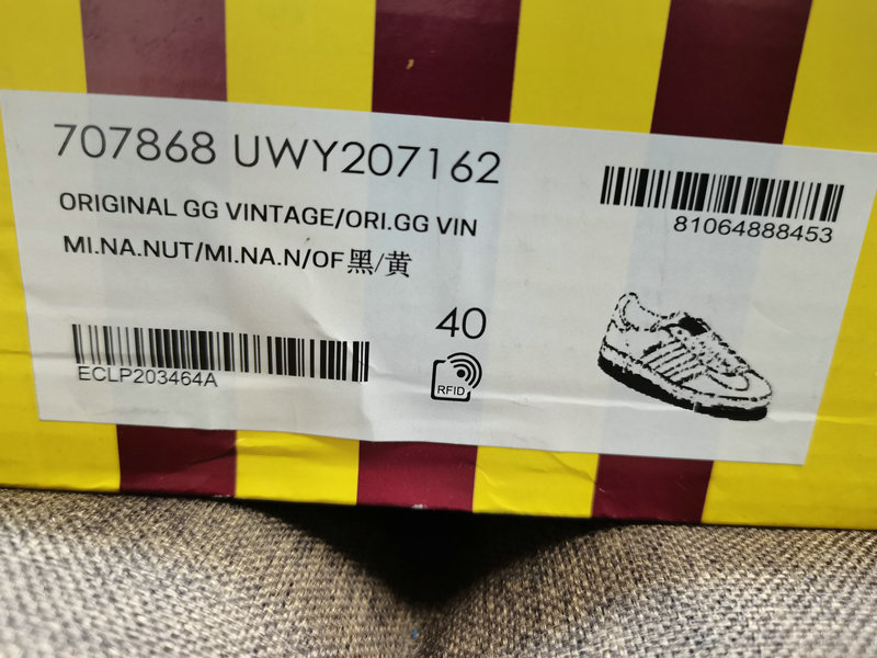 Shoes Adidas 134D uses soft fiber cow split leather combined with imported mercerized pig leather upper material #Leather lining with shock-absorbing PU latex foot pad #External wear-resistant outsole “Retro Sports” latest cross-border collaboration, Italian luxury brand-Gucci Gucci x German sports brand Adidas Adi28