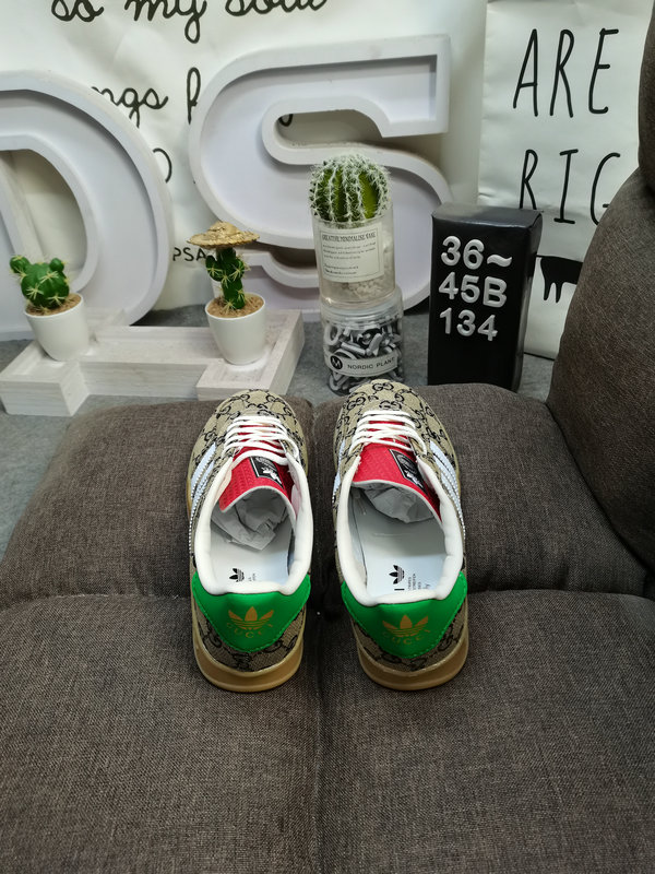 Shoes Adidas 134D uses soft fiber cow split leather combined with imported mercerized pig leather upper material #Leather lining with shock-absorbing PU latex foot pad #External wear-resistant outsole “Retro Sports” latest cross-border collaboration, Italian luxury brand-Gucci Gucci x German sports brand Adidas Adi28