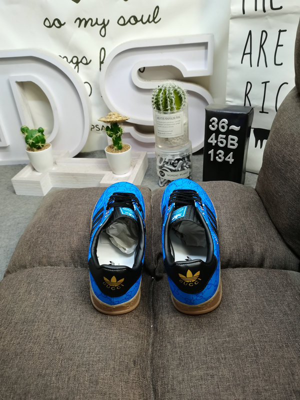 Shoes Adidas 134D uses soft fiber cow split leather combined with imported mercerized pig leather upper material #Leather lining with shock-absorbing PU latex foot pad #External wear-resistant outsole “Retro Sports” latest cross-border collaboration, Italian luxury brand-Gucci Gucci x German sports brand Adidas Adi28