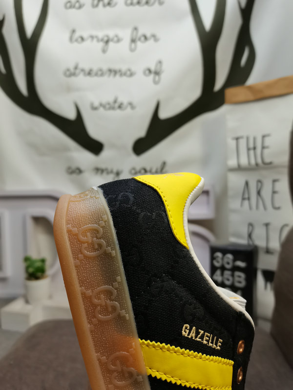 Shoes Adidas 134D uses soft fiber cow split leather combined with imported mercerized pig leather upper material #Leather lining with shock-absorbing PU latex foot pad #External wear-resistant outsole “Retro Sports” latest cross-border collaboration, Italian luxury brand-Gucci Gucci x German sports brand Adidas Adi28