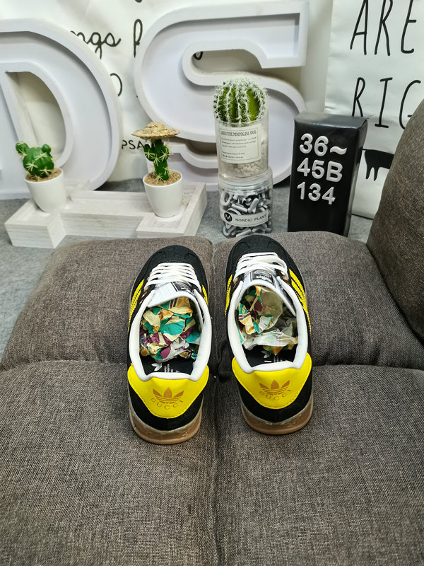 Shoes Adidas 134D uses soft fiber cow split leather combined with imported mercerized pig leather upper material #Leather lining with shock-absorbing PU latex foot pad #External wear-resistant outsole “Retro Sports” latest cross-border collaboration, Italian luxury brand-Gucci Gucci x German sports brand Adidas Adi28