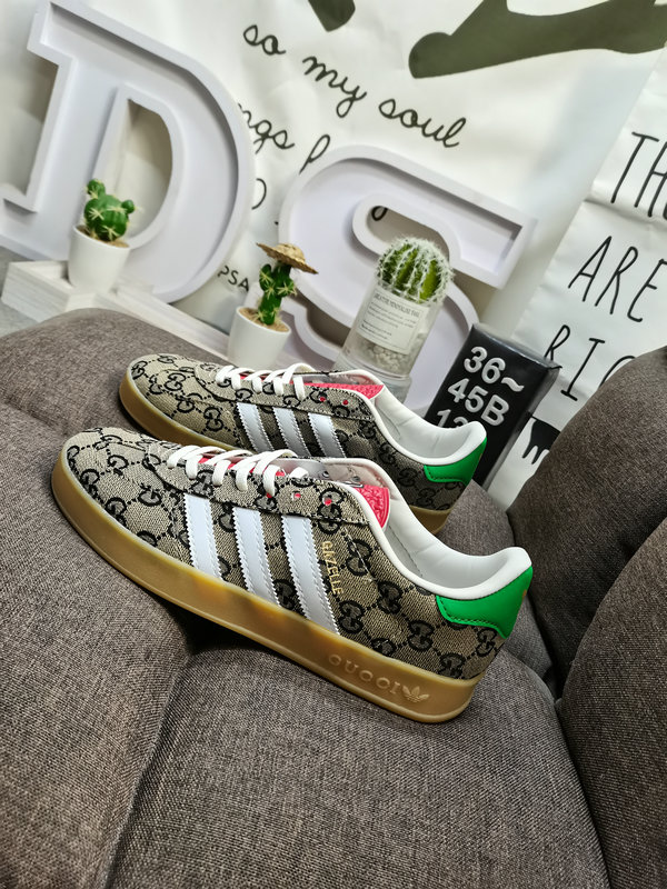 Shoes Adidas 134D uses soft fiber cow split leather combined with imported mercerized pig leather upper material #Leather lining with shock-absorbing PU latex foot pad #External wear-resistant outsole “Retro Sports” latest cross-border collaboration, Italian luxury brand-Gucci Gucci x German sports brand Adidas Adi28