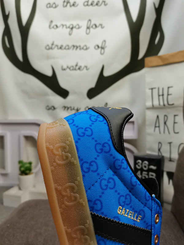 Shoes Adidas 134D uses soft fiber cow split leather combined with imported mercerized pig leather upper material #Leather lining with shock-absorbing PU latex foot pad #External wear-resistant outsole “Retro Sports” latest cross-border collaboration, Italian luxury brand-Gucci Gucci x German sports brand Adidas Adi28