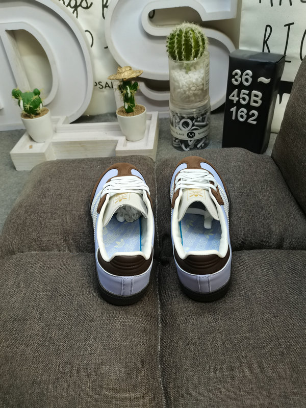 Shoes Adidas 162DAdidas originals Busenitz Vulc adidas classic Originals from nearly 70 years ago, made of original suede, slender last, slightly pointed toe, suede toe stitching, these are my 10