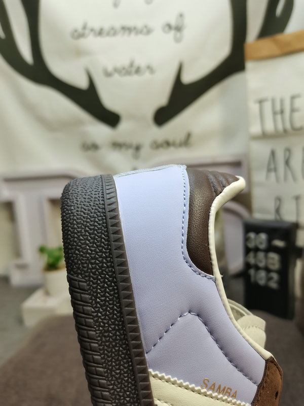 Shoes Adidas 162DAdidas originals Busenitz Vulc adidas classic Originals from nearly 70 years ago, made of original suede, slender last, slightly pointed toe, suede toe stitching, these are my 10