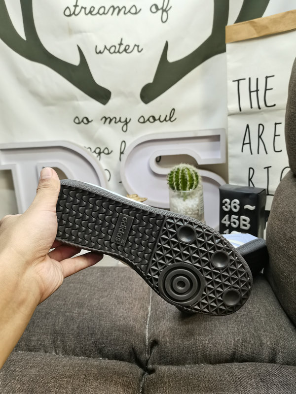 Shoes Adidas 162DAdidas originals Busenitz Vulc adidas classic Originals from nearly 70 years ago, made of original suede, slender last, slightly pointed toe, suede toe stitching, these are my 10