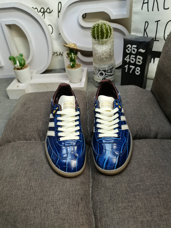 Shoes Adidas 178DAdidas WALES BONNER SAMBA JH9825 Nearly 70 years of classic Originals made of suede leather, slender shoe last, slightly pointed toe, suede toe stitching, we have seen 10