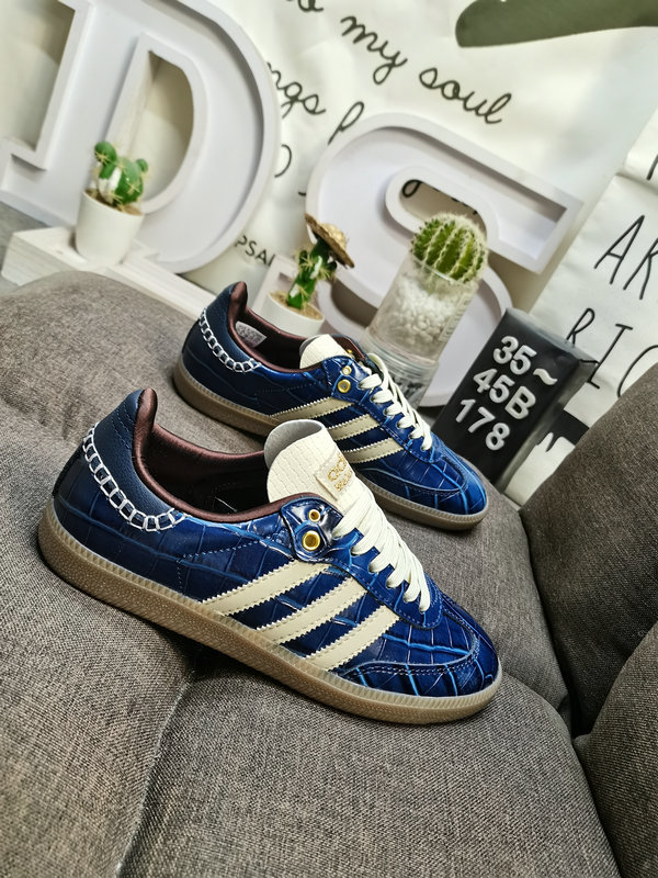 Shoes Adidas 178DAdidas WALES BONNER SAMBA JH9825 Nearly 70 years of classic Originals made of suede leather, slender shoe last, slightly pointed toe, suede toe stitching, we have seen 10