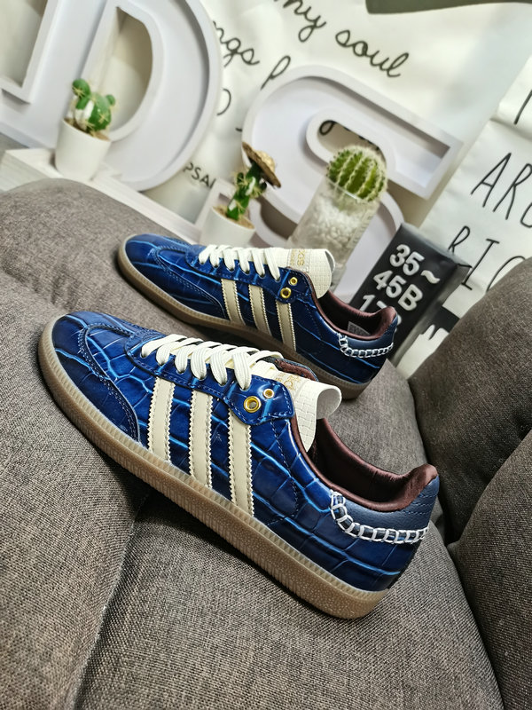Shoes Adidas 178DAdidas WALES BONNER SAMBA JH9825 Nearly 70 years of classic Originals made of suede leather, slender shoe last, slightly pointed toe, suede toe stitching, we have seen 10