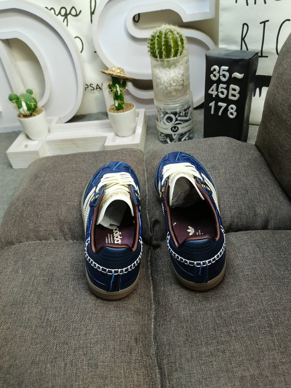 Shoes Adidas 178DAdidas WALES BONNER SAMBA JH9825 Nearly 70 years of classic Originals made of suede leather, slender shoe last, slightly pointed toe, suede toe stitching, we have seen 10