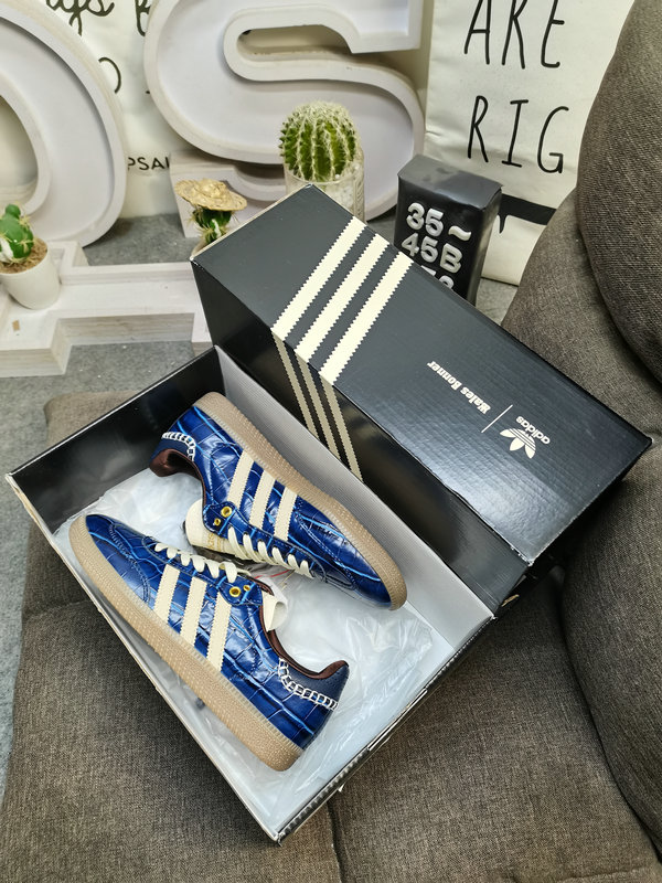 Shoes Adidas 178DAdidas WALES BONNER SAMBA JH9825 Nearly 70 years of classic Originals made of suede leather, slender shoe last, slightly pointed toe, suede toe stitching, we have seen 10
