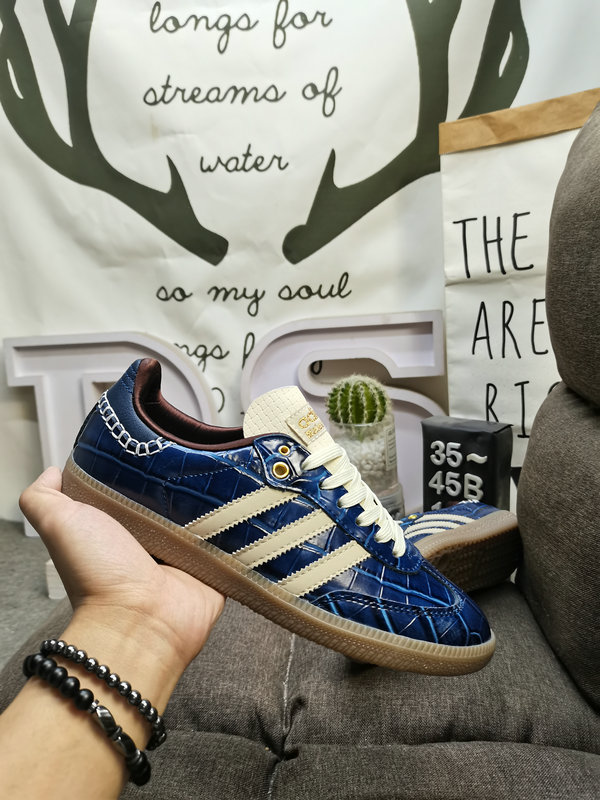 Shoes Adidas 178DAdidas WALES BONNER SAMBA JH9825 Nearly 70 years of classic Originals made of suede leather, slender shoe last, slightly pointed toe, suede toe stitching, we have seen 10