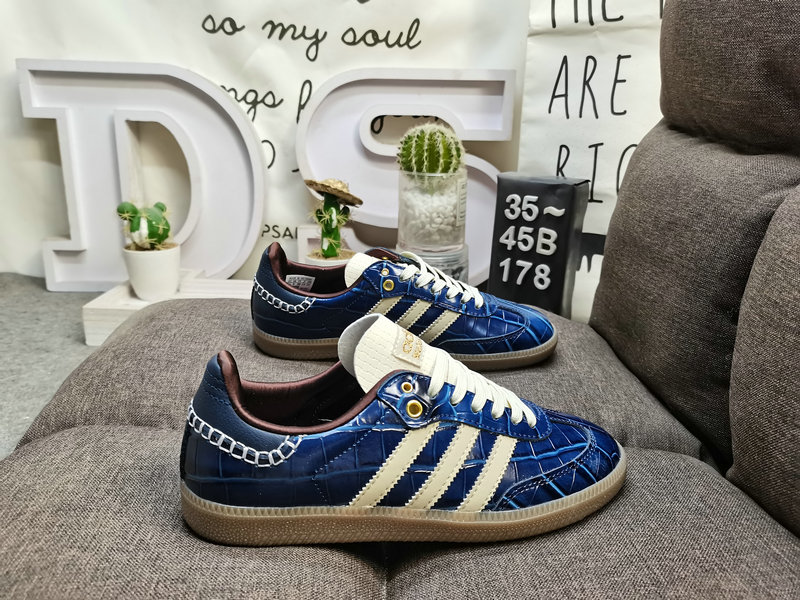 Shoes Adidas 178DAdidas WALES BONNER SAMBA JH9825 Nearly 70 years of classic Originals made of suede leather, slender shoe last, slightly pointed toe, suede toe stitching, we have seen 10