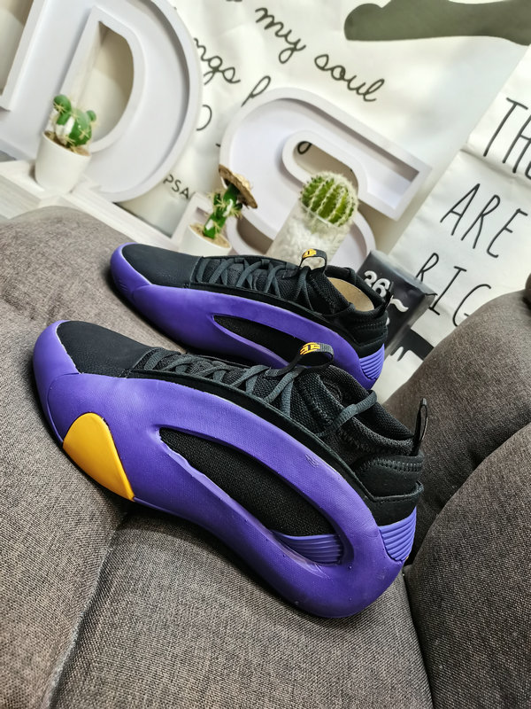 Shoes Adidas 253D Corporate Grade✅adidas Harden VOLUME 8 IF8458 New Color The tongue is uniquely designed with a pull strap for easy grabbing, making it easy to put on and take off the shoes. The actual function of the cushioning design at the heel is to provide more