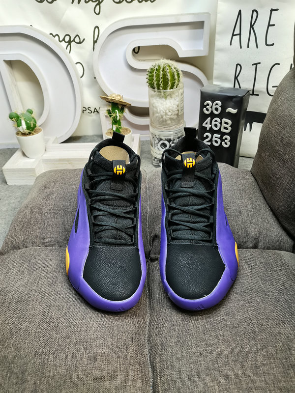 Shoes Adidas 253D Corporate Grade✅adidas Harden VOLUME 8 IF8458 New Color The tongue is uniquely designed with a pull strap for easy grabbing, making it easy to put on and take off the shoes. The actual function of the cushioning design at the heel is to provide more