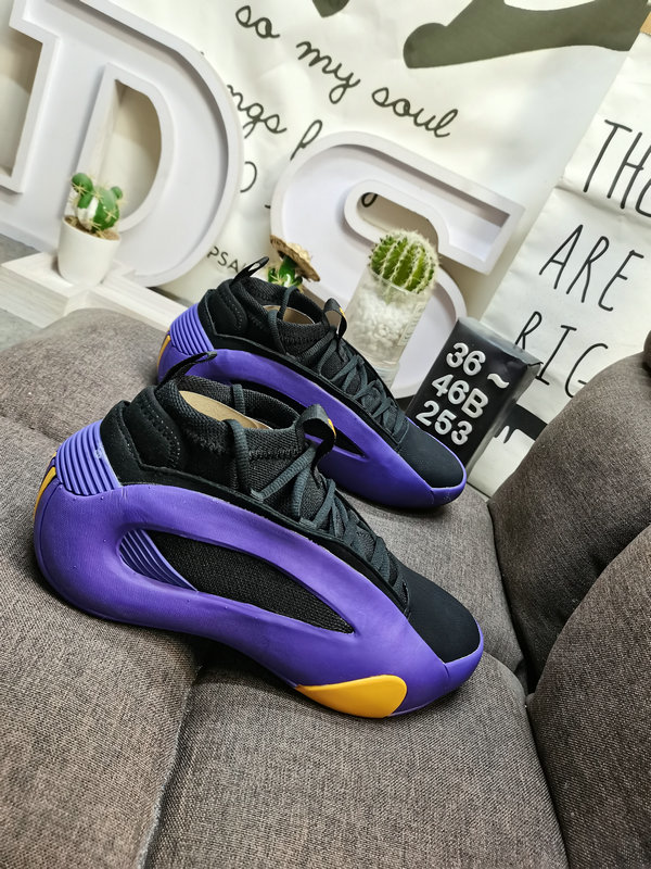 Shoes Adidas 253D Corporate Grade✅adidas Harden VOLUME 8 IF8458 New Color The tongue is uniquely designed with a pull strap for easy grabbing, making it easy to put on and take off the shoes. The actual function of the cushioning design at the heel is to provide more