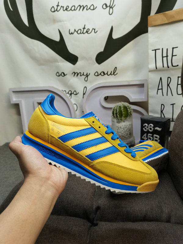 Shoes Adidas 304DAdidas retro sneaker series is popular all over the world. Riding on this wave, the brand continues to draw inspiration from the archives. The newly launched adidas Originals SL 72 RS has become one of the most eye-catching retro representative shoes in recent years.