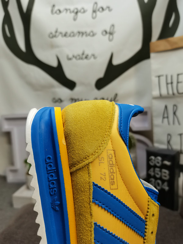 Shoes Adidas 304DAdidas retro sneaker series is popular all over the world. Riding on this wave, the brand continues to draw inspiration from the archives. The newly launched adidas Originals SL 72 RS has become one of the most eye-catching retro representative shoes in recent years.