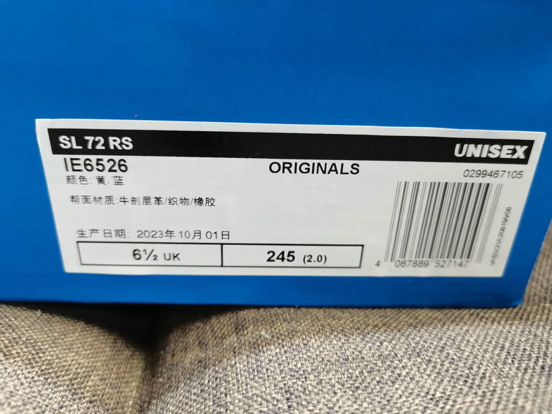 Shoes Adidas 304DAdidas retro sneaker series is popular all over the world. Riding on this wave, the brand continues to draw inspiration from the archives. The newly launched adidas Originals SL 72 RS has become one of the most eye-catching retro representative shoes in recent years.