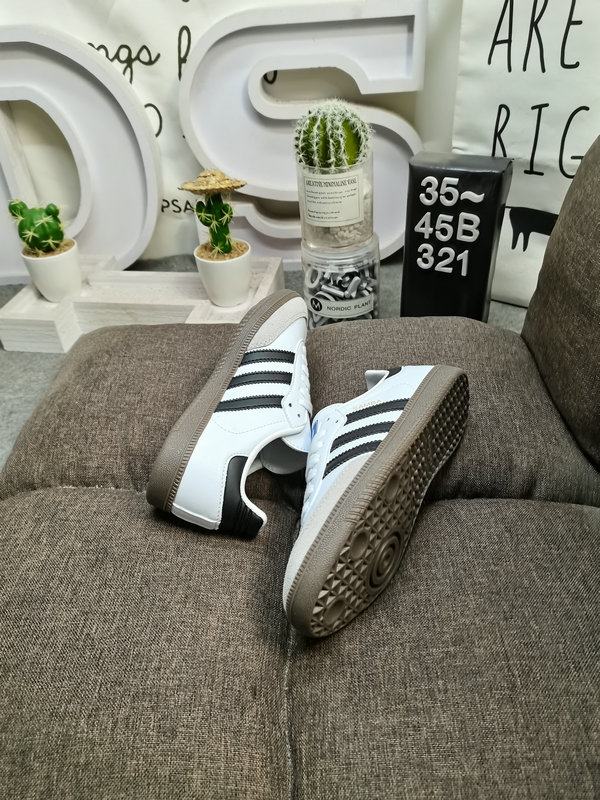 Shoes Adidas 321DAdidas originals Busenitz Vulc adidas nearly 70 years of classic Originals original suede leather production, slender shoe last, slightly pointed toe, suede leather toe stitching, these 10