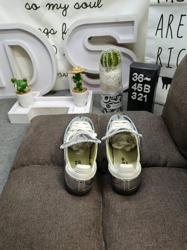 Shoes Adidas 321DWales Bonner x Adidas Samba co-branded retro sports sneakers. Simple color matching this year’s popular liquid silver is full of unknown feeling. Three stripes lace makeup ribbon on the side! 10