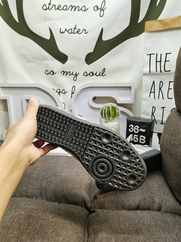 Shoes Adidas 321DWales Bonner x Adidas Samba co-branded retro sports sneakers. Simple color matching this year’s popular liquid silver is full of unknown feeling. Three stripes lace makeup ribbon on the side! 10