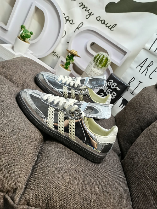 Shoes Adidas 321DWales Bonner x Adidas Samba co-branded retro sports sneakers. Simple color matching this year’s popular liquid silver is full of unknown feeling. Three stripes lace makeup ribbon on the side! 10